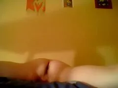 Pervertidas alemanas bebiendo, jugando entre sí con una gran polla audio latino xxx