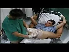 UN TAILANDÉS DE SEIS MESES MONTA hentai latino A CABALLO.