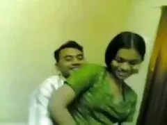 Las mujeres juegan entre oorno latino sí, son reales.
